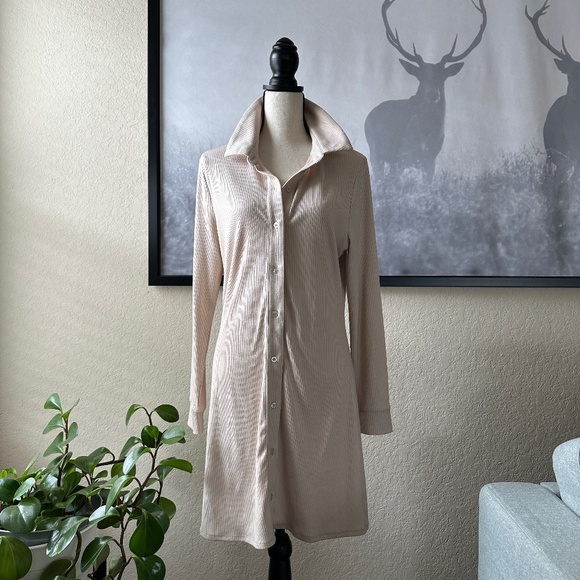 W A Y F  Button Down  Shirt Dress Size Medium - Picture 1 of 5